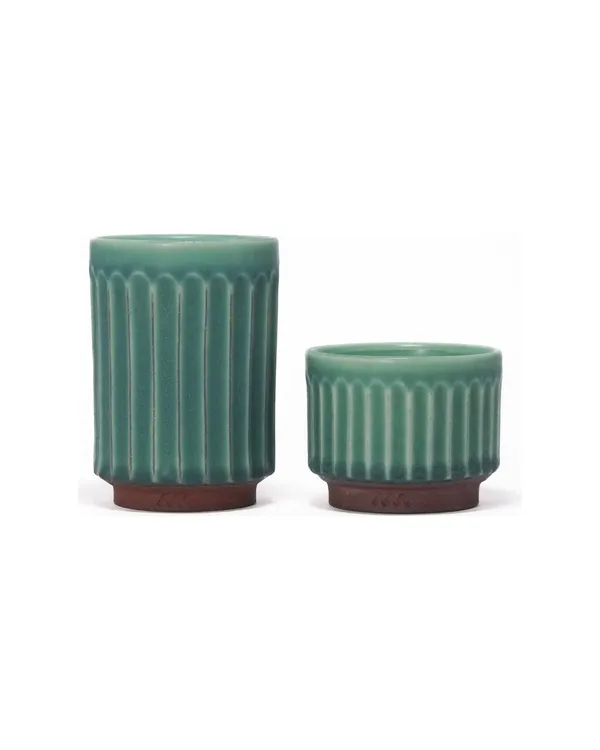 Large and small Tanba-yaki Turquoise cups side by side