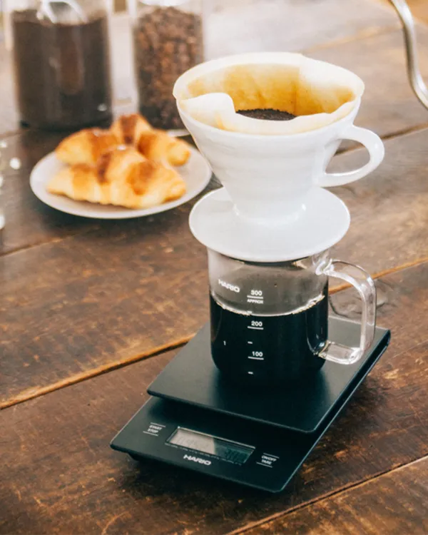 Brewing on the V60 Drip Scale at a café table